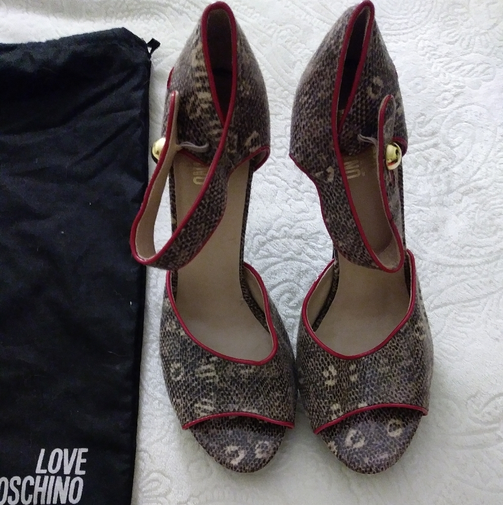 Authentic Love Moschino Mary Jane Pump